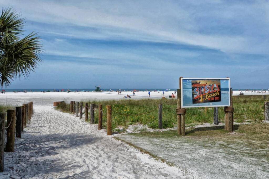 Siesta Key Village-Suite #4: A Block To The Beach! Sarasota Dış mekan fotoğraf